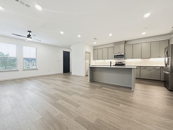 4th image of 2837 Bluejack Rd