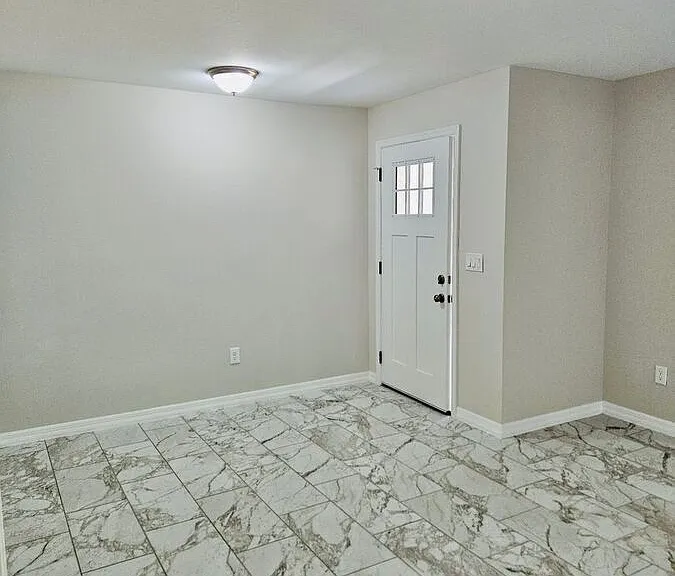 113-115 E Jackson St #113 — Photo 16