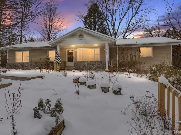 6892 Crane Rd, Ypsilanti, MI 48197