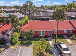 6 Lago Mesa Way, Kissimmee, FL 34743