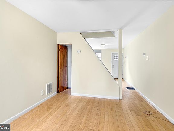5th image of 2033 E Letterly St