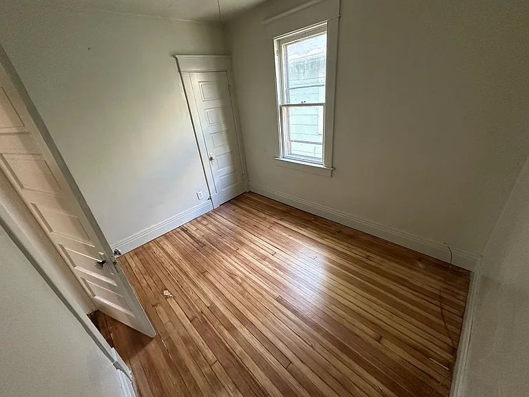 554 Tonawanda St — Photo 8