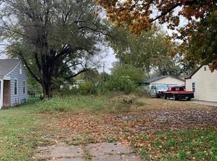 2512 S Twin Oaks Rd, Wichita, KS 67216