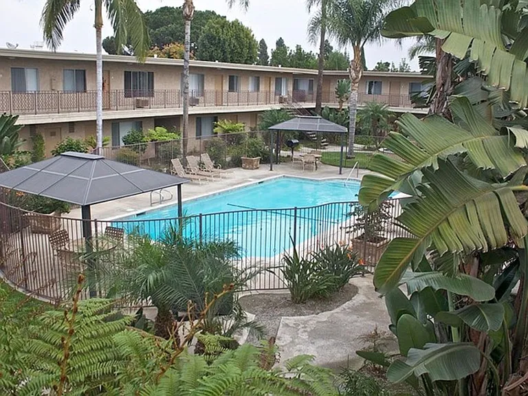 Arrowhead Apartments — Photo 9