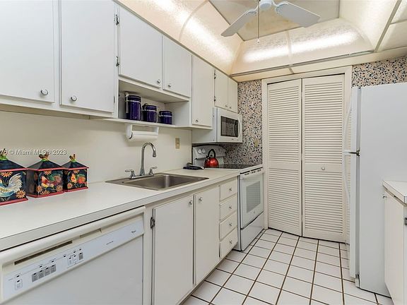 4th image of 210 Lakeview Dr APT 107