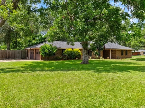 202 W West St, El Campo, TX 77437
