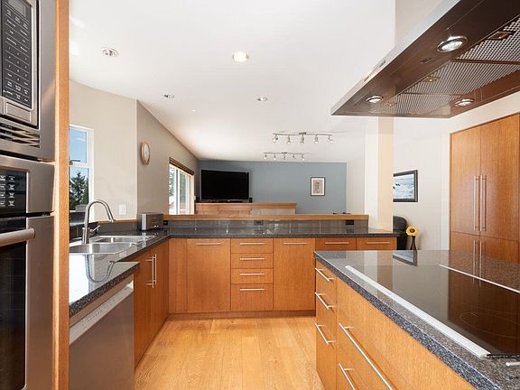 3rd image of 4895 Northwood Dr