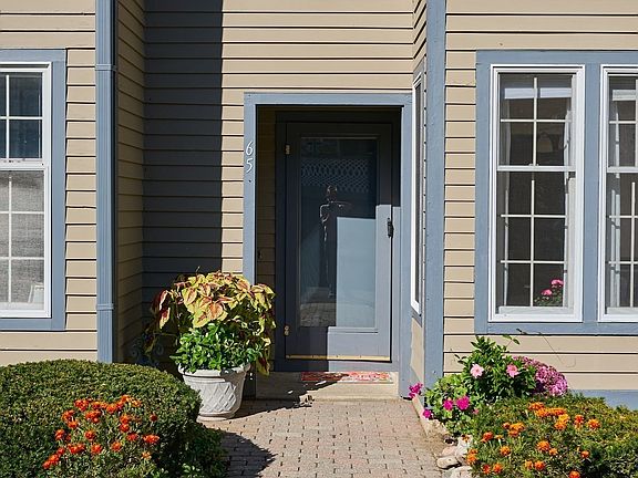 2nd image of 65 Amity Pl #65