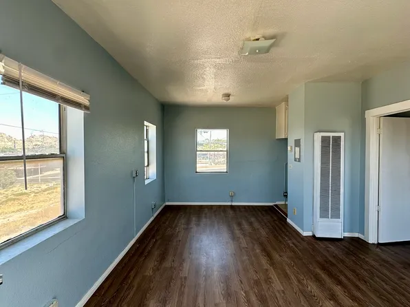 15575 5th St, Victorville, CA 92395