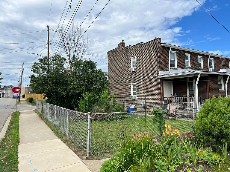 Charming Updated 2BR Home with New Flooring & Rear Porch — Photo 18