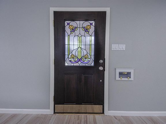 5th image of 2115 Woodcrest Dr