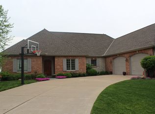 1241 Waterford Dr, Morton, IL