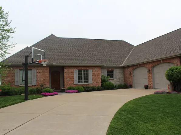 1241 Waterford Dr, Morton, IL 61550