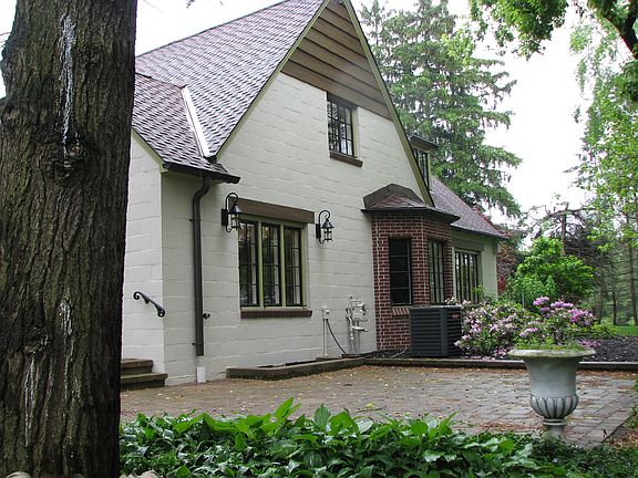 2nd image of 1040 Indianwood Rd