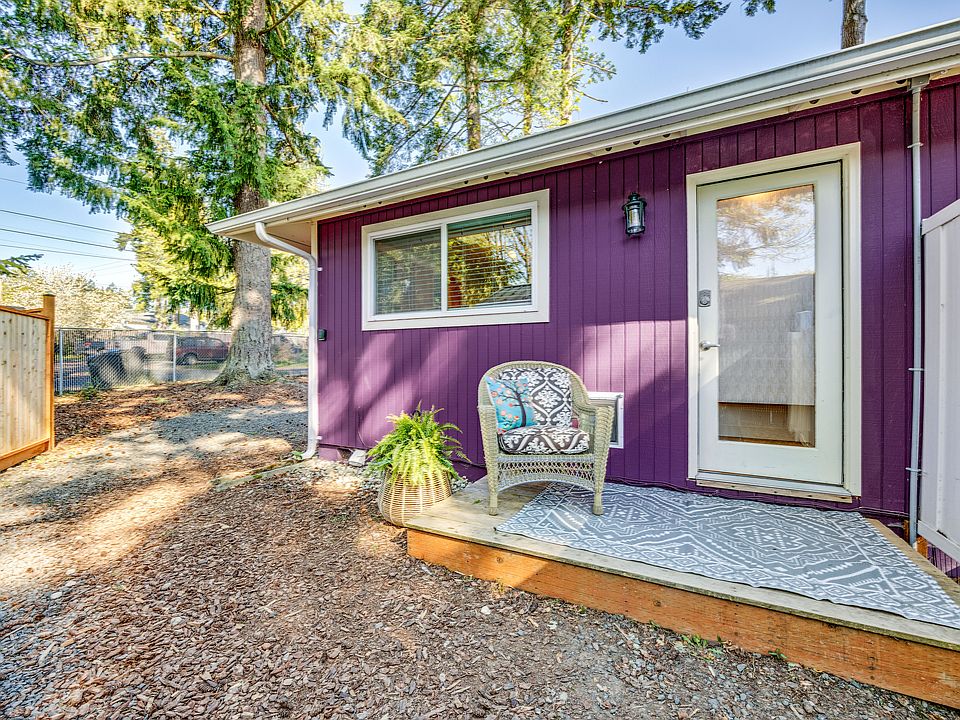 Totally private entry and fully fenced yard