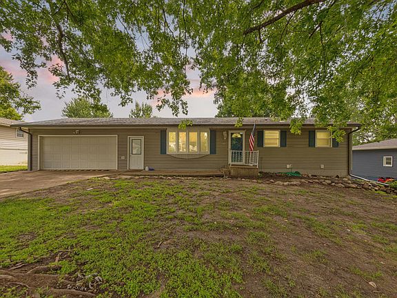 2nd image of 1401 Summer Ln