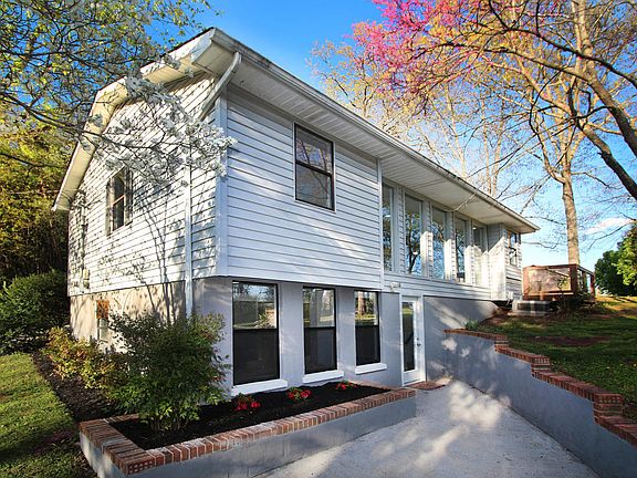 2nd image of 723 Sundial Ln