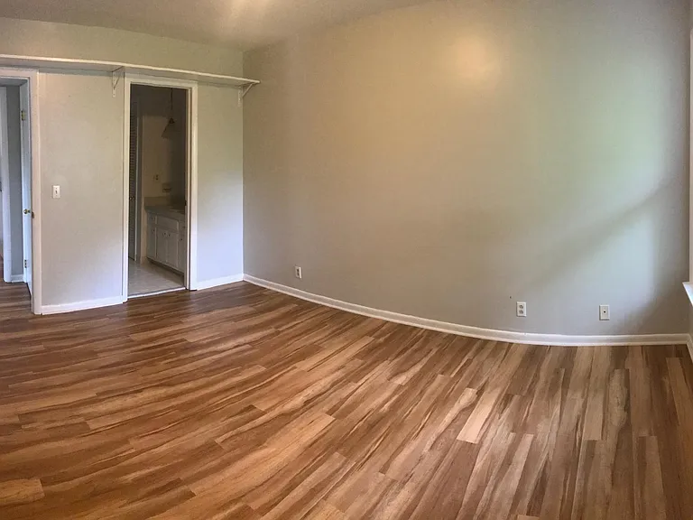 3901 Whitland Ave #8 — Photo 8