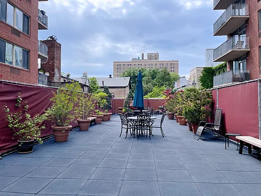 Rented by Compass | media 25