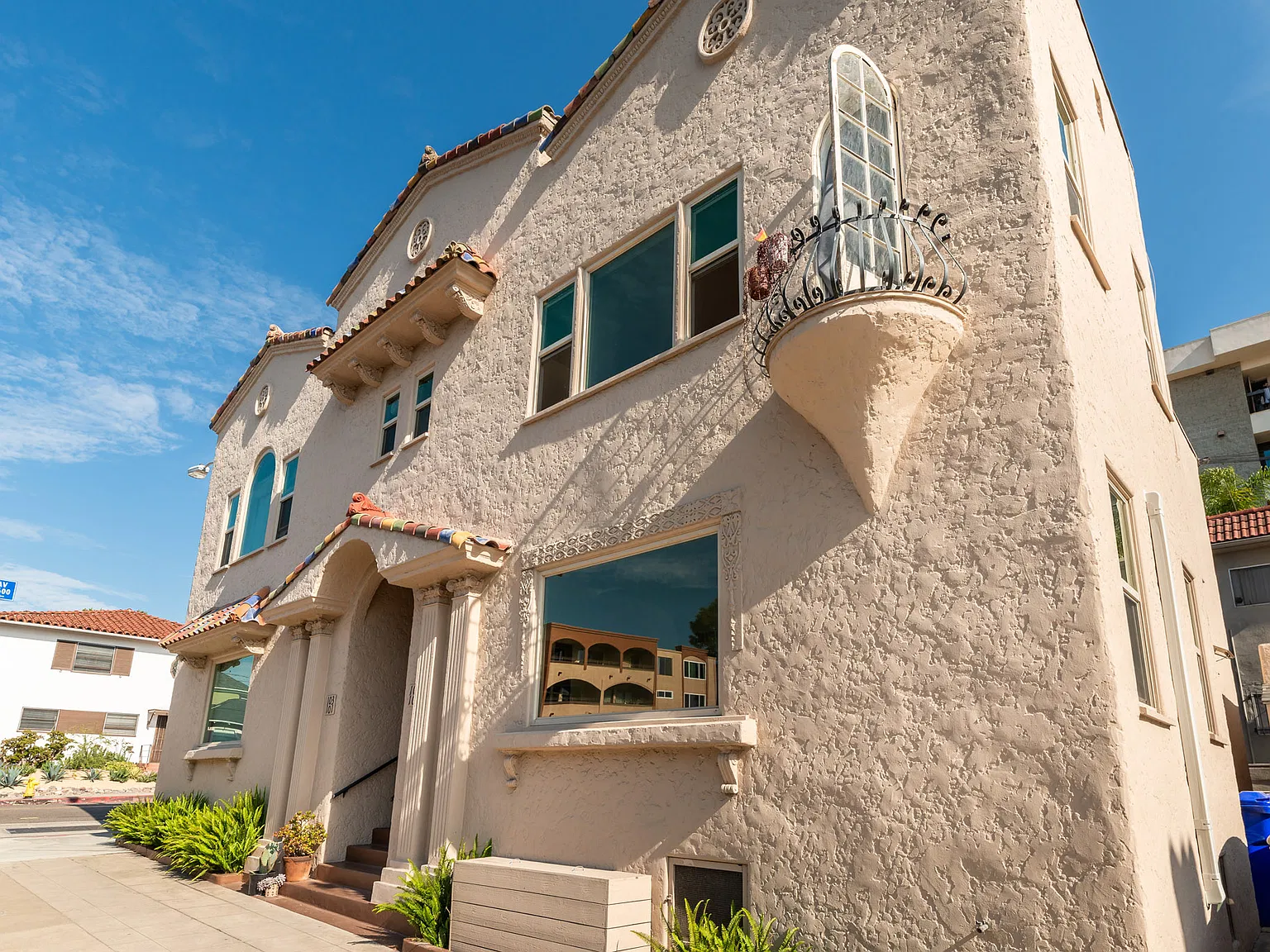2 bed, 1200 sqft, $3,245 — Photo 4