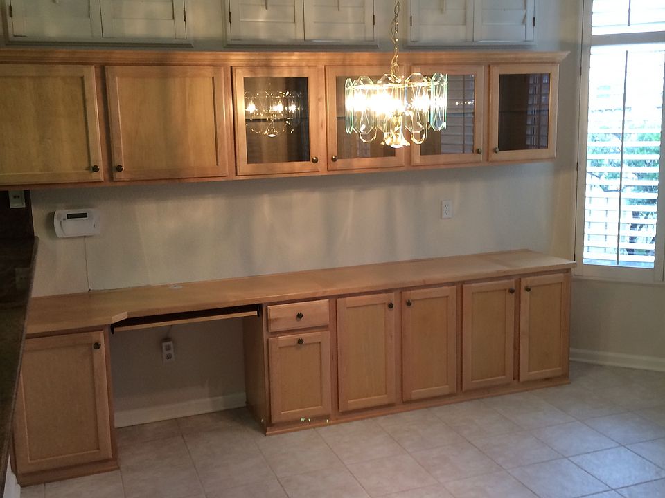 Kitchen w/built-in desk
