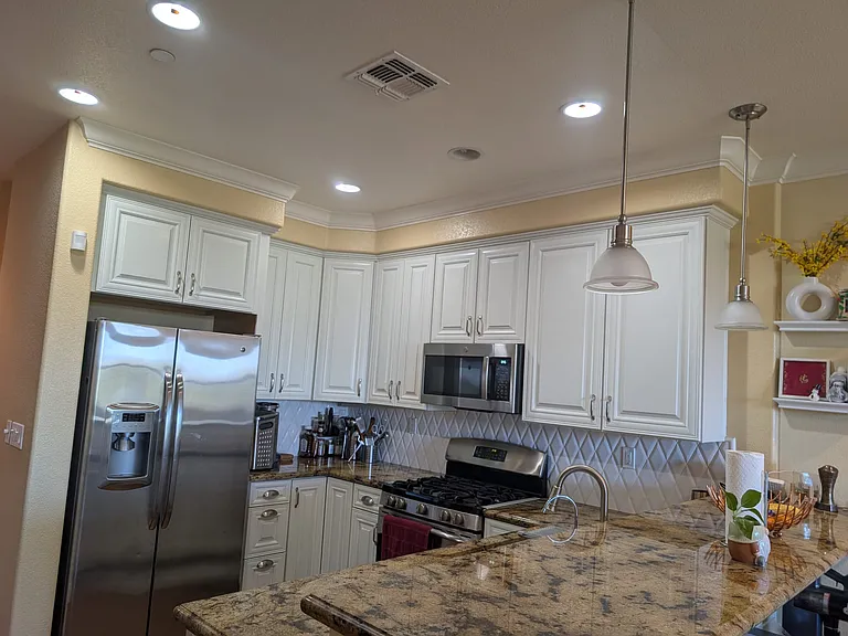 1076 N Jackson Ave — Photo 22