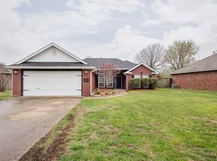 231 S Fern St, Centerton, AR 72719