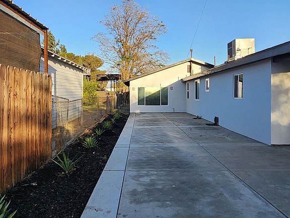 4th image of 2220 Dean Ave