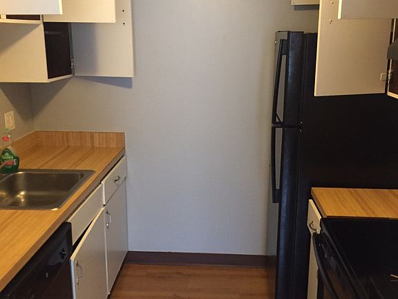 4th image of 25 Durham Dr APT B