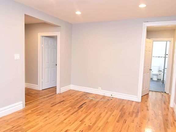 3rd image of 79 Saint Nicholas Pl APT B2