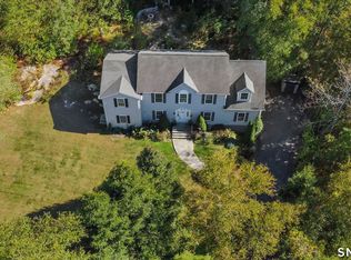2 Abbey Lane, Newtown, CT 06470