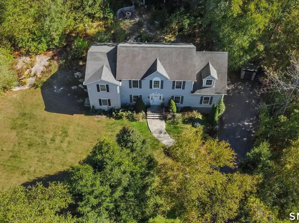 2 Abbey Lane, Newtown, CT 06470