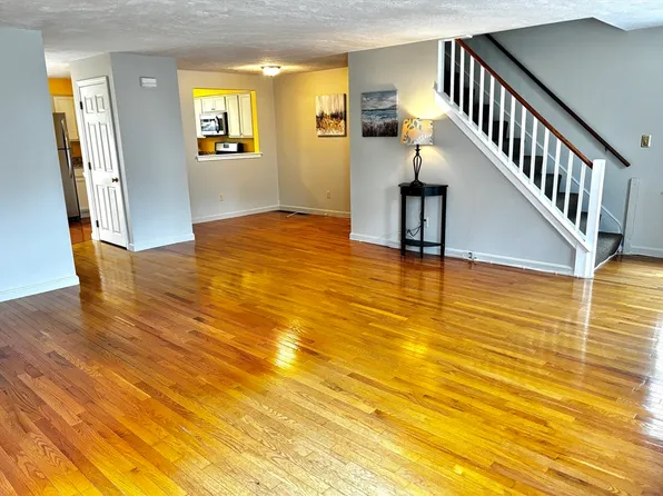 25 Reservoir Rd APT C12, Pembroke, MA 02359