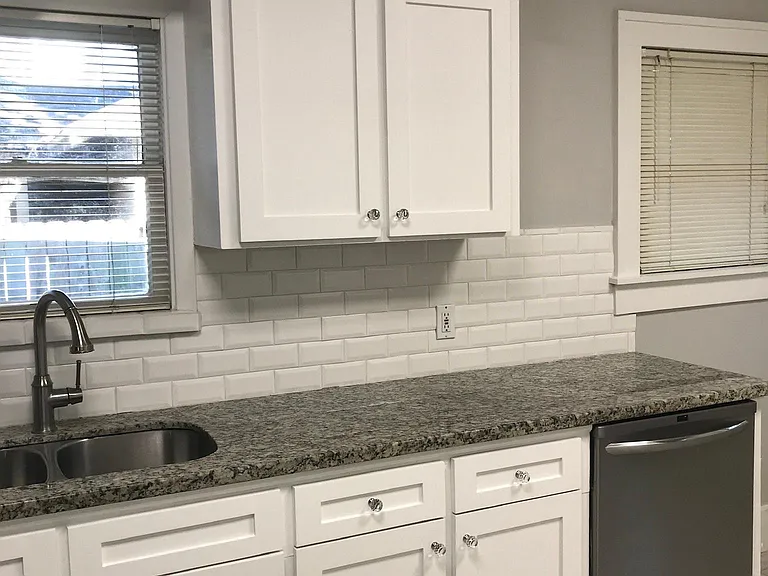 727 Le Green St — Photo 12