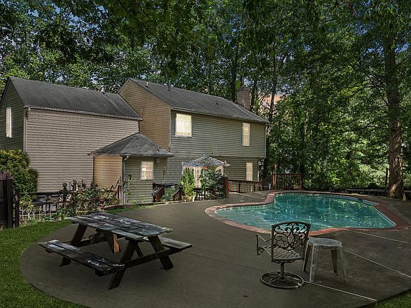 4th image of 11900 Oakhurst Dr