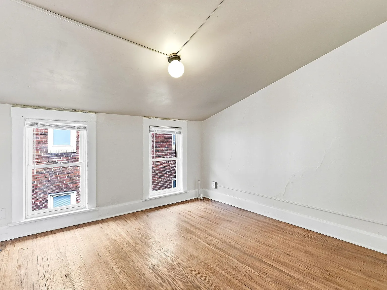 2 bed, 975 sqft, $1,200 — Photo 3