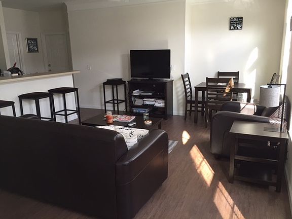 3rd image of 511 Houston St APT 2D