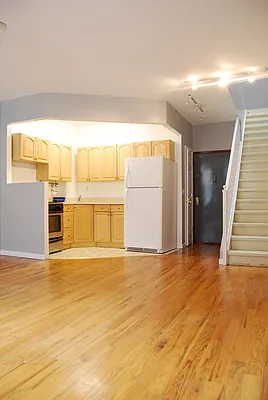 Rented by Bohemia Realty Group | media 18