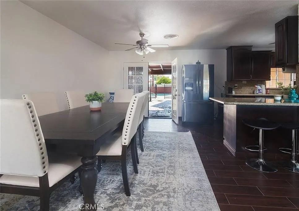5 bed, 1922 sqft, $3,150 — Photo 3