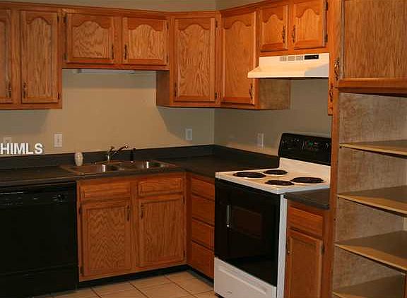 3rd image of 925 Bailey Ln