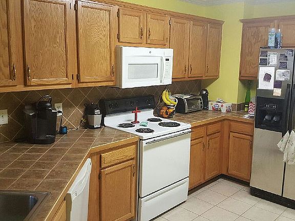 2nd image of 127 Live Oaks Blvd