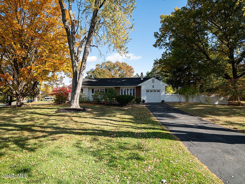 3rd image of 930 Riverview Road