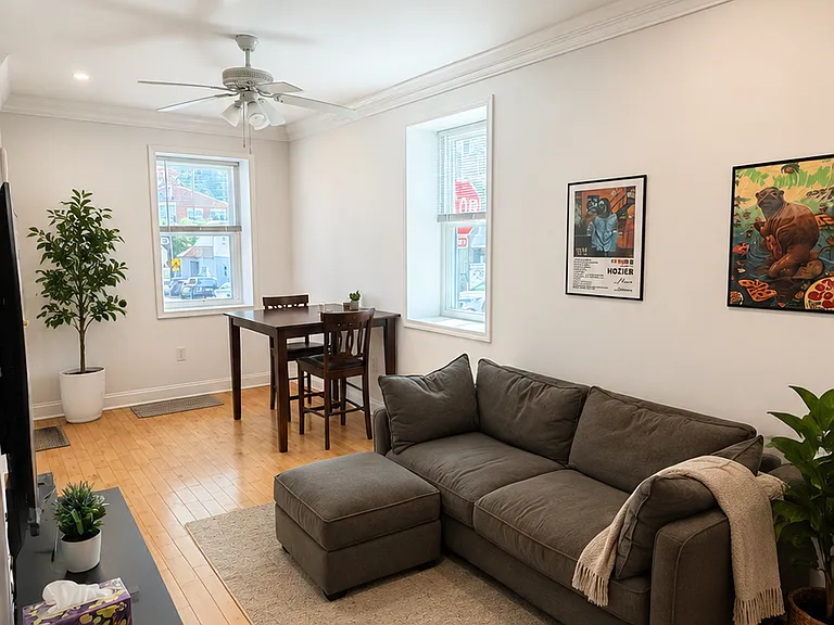 300 E Elm St #1 — Photo 2