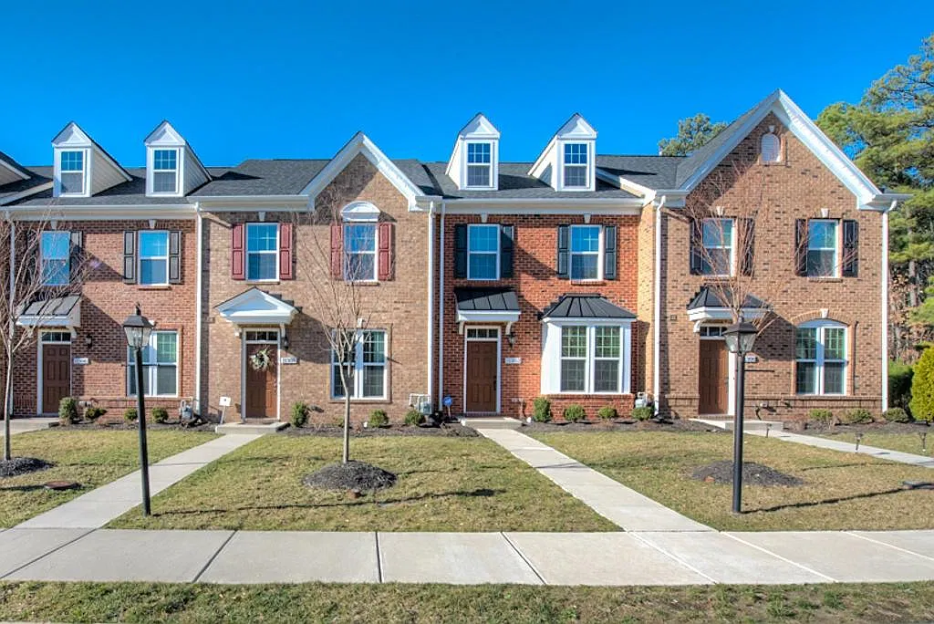 4 bed, 3.5 bath, 1820 sqft, $2,400 — Photo 1