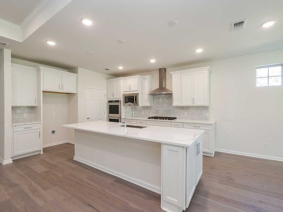 5th image of 1166 Hill St