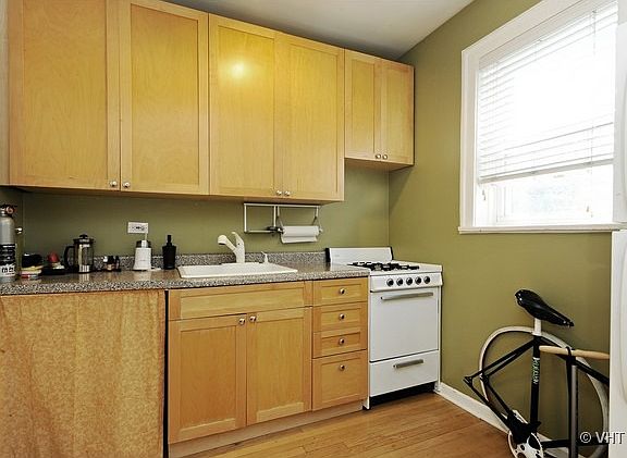 5th image of 4240 N Clarendon Ave APT 415S