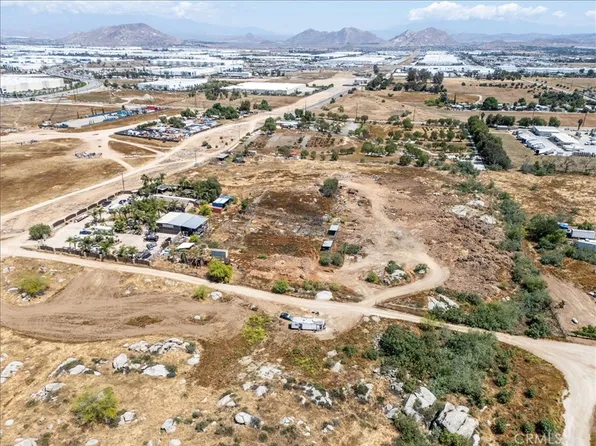 22761 Cajalco Rd, Perris, CA 92570