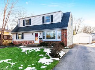 348 Cherrywood Rd, Buffalo Grove, IL 60089