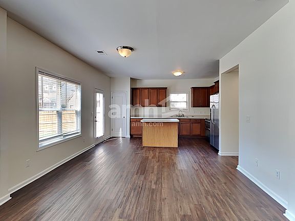4th image of 429 Belmont Way