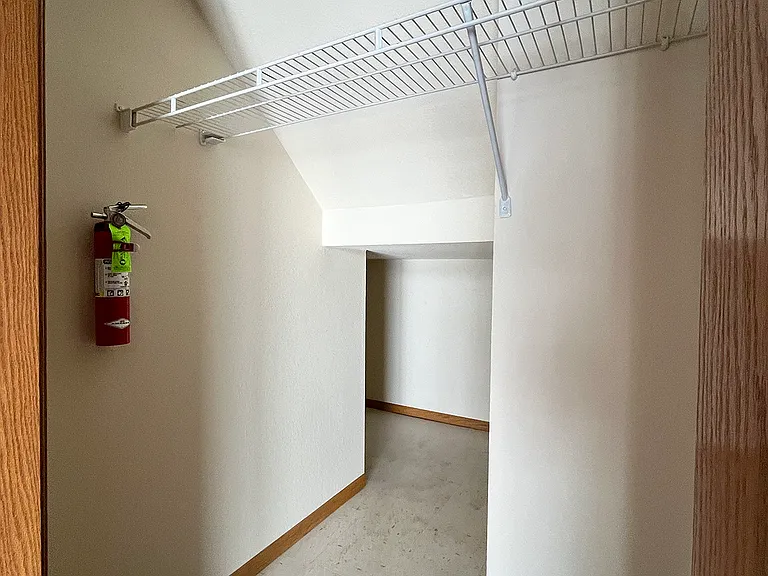 171 W Lind St — Photo 12
